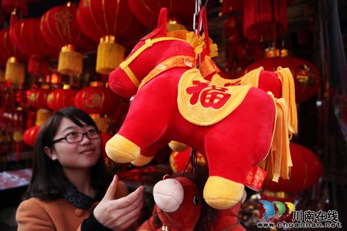 泸州：“马”迎春饰品卖断货(图3)