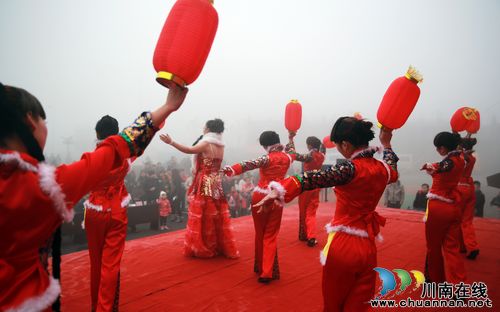 送温暖泸州：新春文化下基层迎新年（图）(图3)