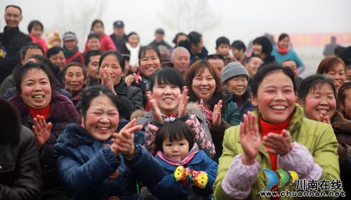 送温暖泸州：新春文化下基层迎新年（图）(图6)