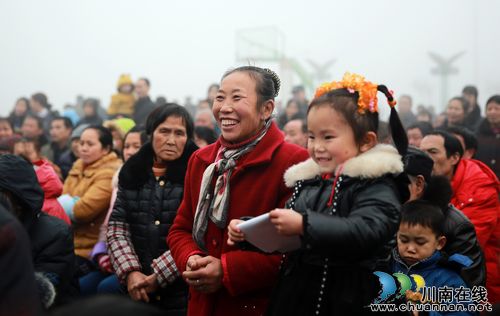 送温暖泸州：新春文化下基层迎新年（图）(图7)