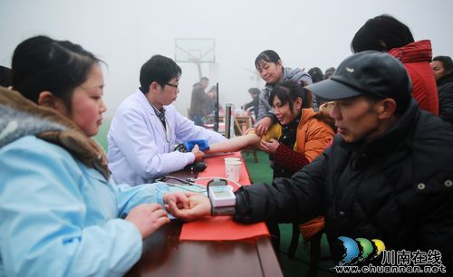 送温暖泸州：新春文化下基层迎新年（图）(图8)