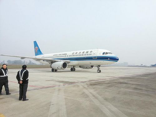 川南机场最大机型飞机A320首降泸州&nbsp;可载160人(图1)