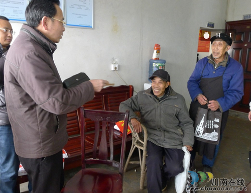 张坝沙坪社区：走访慰问困难群众&nbsp;组织关怀暖人心(图3)
