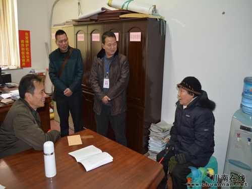 龙马潭区对统一战线困难群众春节送“温暖”(图1) 龙马潭区对统一战线困难群众春节送“温暖”(图1)