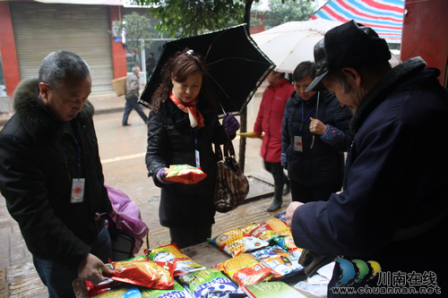 龙车镇：检查种子市场，保证农民用上“放心种”(图1)