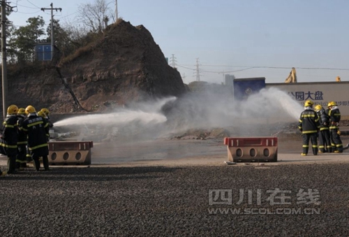 内江一施工路段发生天然气泄漏&nbsp;或因施工不慎造成(图1)