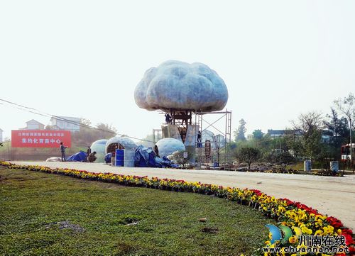 泸州“锦绣华阳广场”即将完工 春节前开放(图2) 泸州“锦绣华阳广场”即将完工 春节前开放(图2)