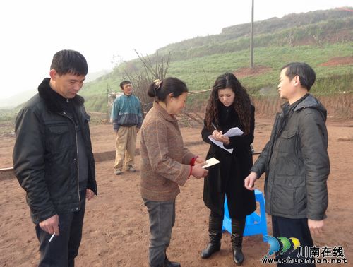 华阳街道：驻村干部体民情、办实事、解民忧(图1)