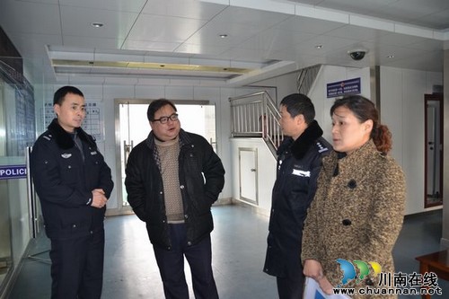 泸州市文明办到长航公安泸州派出所检查指导文明单位创建工作(图1)
