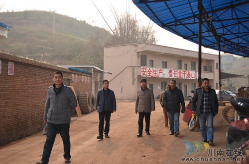 华阳街道:杜绝掉以轻心、克服麻痹大意,保障春节平安(图1) 华阳街道:杜绝掉以轻心、克服麻痹大意,保障春节平安(图1)