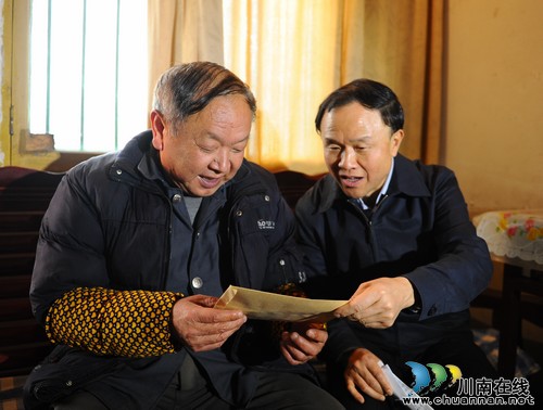 省委组织部副部长雷世界到华阳街道慰问困难党员(图2)