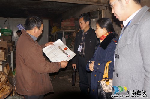 立石镇:开展食品安全联合执法专项行动(图2) 立石镇:开展食品安全联合执法专项行动(图2)