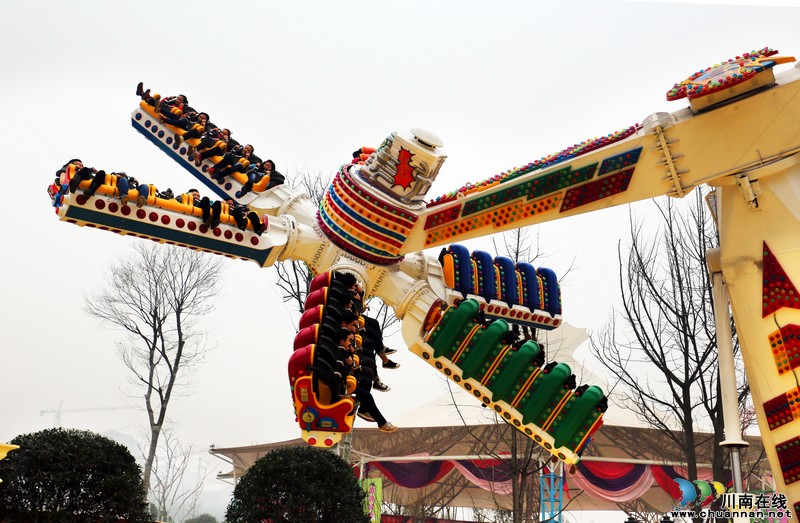 泸州:酒城乐园开门迎新年 大人小孩游玩嗨翻天(图9) 泸州:酒城乐园开门迎新年 大人小孩游玩嗨翻天(图9)