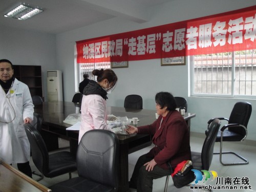纳溪区民政局开展“走基层”志愿者服务活动(图1) 纳溪区民政局开展“走基层”志愿者服务活动(图1)