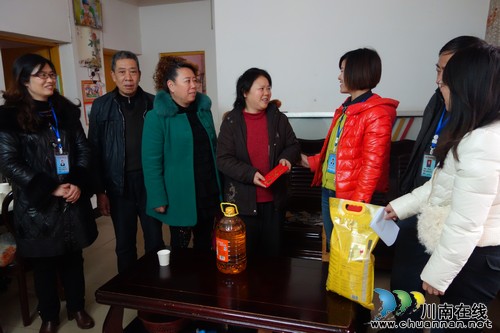 华阳街道：“暖冬行动”行动暖人心(图3)