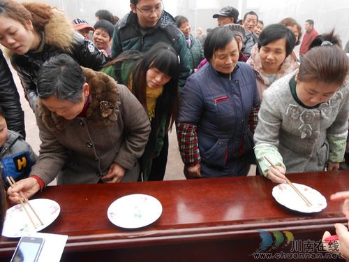 张坝彭湾社区：开展“走基层&nbsp;迎新春”游园活动(图2)