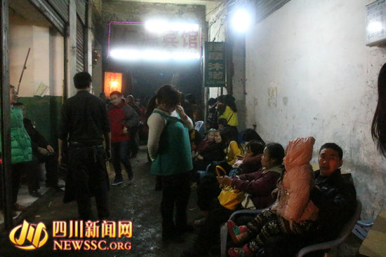 正月初五&nbsp;泸州一民房屋顶违建"火"起来(图3)