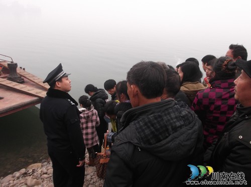 泸州长航公安圆满完成春节安保任务(图2) 泸州长航公安圆满完成春节安保任务(图2)