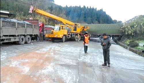 泸州叙永古蔺路面有暗冰 交警提醒:勿急刹(图1) 泸州叙永古蔺路面有暗冰 交警提醒:勿急刹(图1)