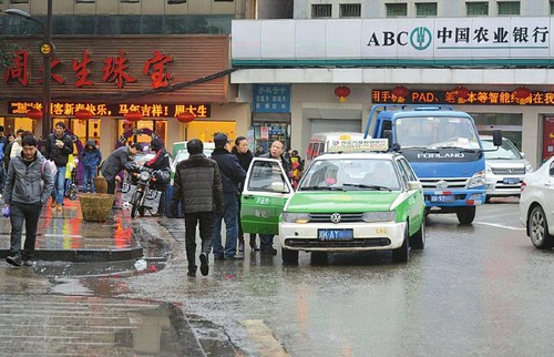 内江部分出租车春节停表&nbsp;翻倍涨价(图1)