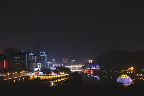 单日接待近5万人&nbsp;自贡灯会元宵将迎来观灯高峰(图1)
