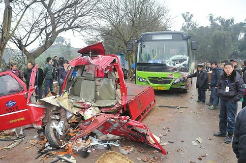 三轮公交相撞“烧腊夫妻”阴阳相隔(图2)