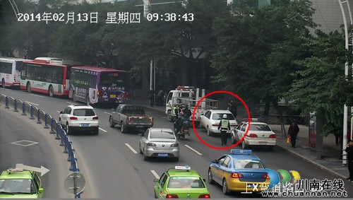 泸州交警成功截获一套牌车辆(图2)