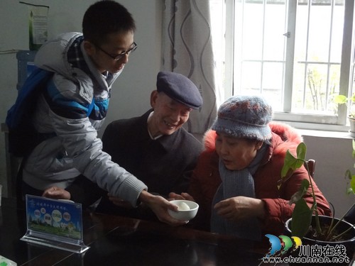 华阳街道：竹苑社区热闹包汤圆快乐过元宵