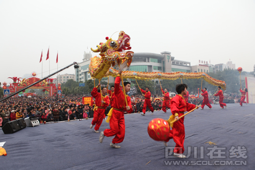 泸州泸县举行龙舞暨民间民俗闹元宵活动(图3) 泸州泸县举行龙舞暨民间民俗闹元宵活动(图3)
