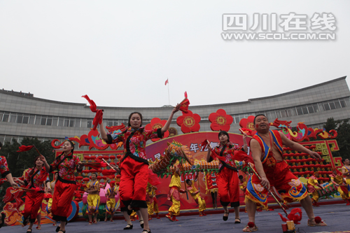 泸州泸县举行龙舞暨民间民俗闹元宵活动(图11) 泸州泸县举行龙舞暨民间民俗闹元宵活动(图11)