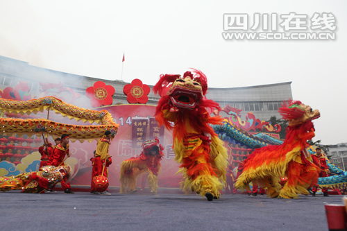 泸州泸县举行龙舞暨民间民俗闹元宵活动(图4) 泸州泸县举行龙舞暨民间民俗闹元宵活动(图4)