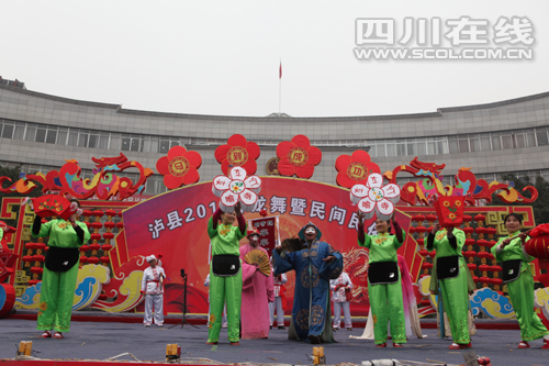 泸州泸县举行龙舞暨民间民俗闹元宵活动(图13) 泸州泸县举行龙舞暨民间民俗闹元宵活动(图13)