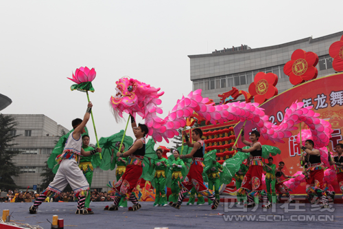 泸州泸县举行龙舞暨民间民俗闹元宵活动(图10) 泸州泸县举行龙舞暨民间民俗闹元宵活动(图10)