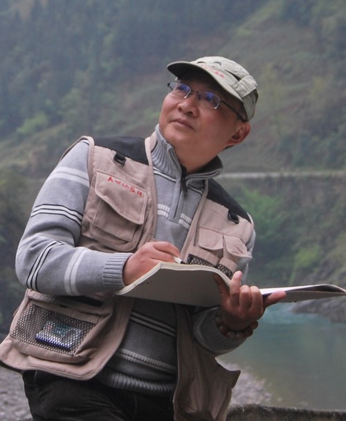 央视老故事频道关注自贡籍画家李小华(图1) 央视老故事频道关注自贡籍画家李小华(图1)