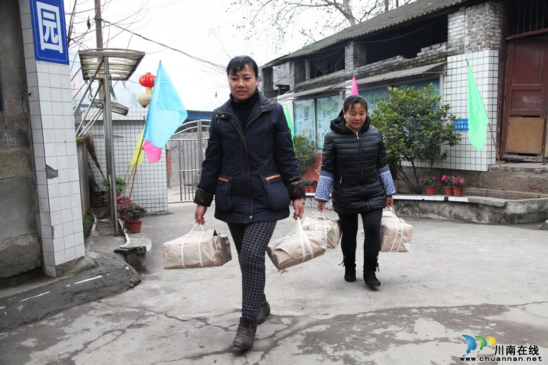 泸州:开学之前备学忙(图3) 泸州:开学之前备学忙(图3)