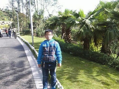 开学前一天 泸州一初中生宿舍坠亡(图1) 开学前一天 泸州一初中生宿舍坠亡(图1)