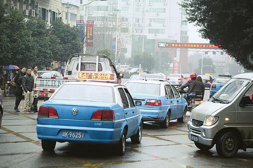 内江隆昌开放出租顶灯广告经营权&nbsp;"花落三家"