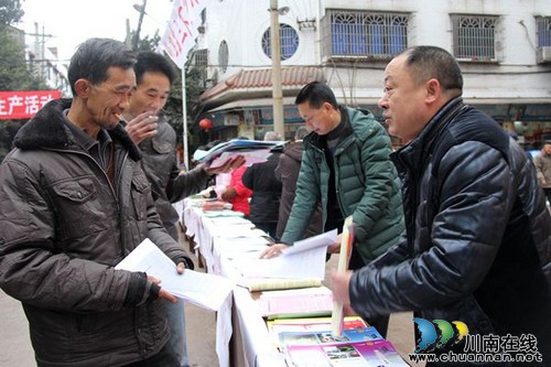 毗卢镇:“下基层”送温暖 情系敬老院(图1) 毗卢镇:“下基层”送温暖 情系敬老院(图1)