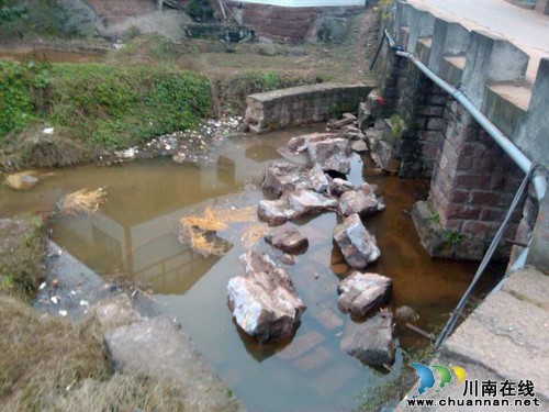 华阳街道:干部驻村修好堤坝解民忧(图1) 华阳街道:干部驻村修好堤坝解民忧(图1)