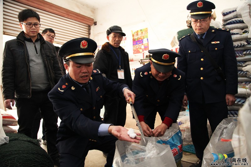 泸州:红盾田间地头护农保春耕(图3) 泸州:红盾田间地头护农保春耕(图3)