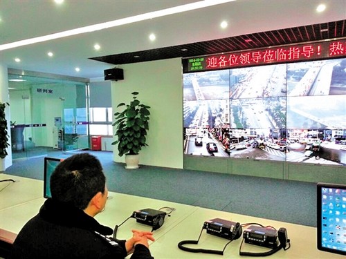 内江交通智能监控“把关”司机开车“不敢乱来”(图1) 内江交通智能监控“把关”司机开车“不敢乱来”(图1)