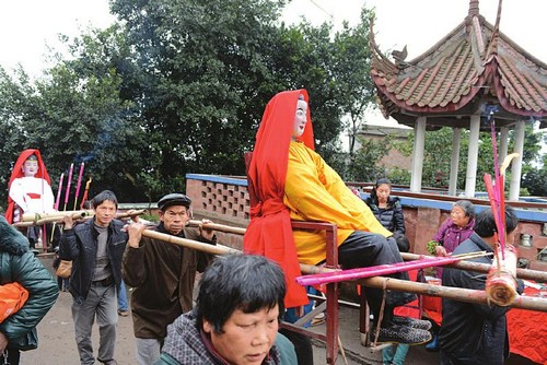 合江千年奇俗:正月初八 抬着菩萨赶集拜年(图2) 合江千年奇俗:正月初八 抬着菩萨赶集拜年(图2)