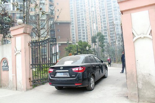 物管不愿开“方便之门”业主干脆“堵门”(图1)