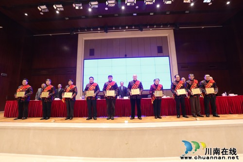 泸医中医院孙同郊获"第二届四川省名中医"殊荣(图1) 泸医中医院孙同郊获"第二届四川省名中医"殊荣(图1)