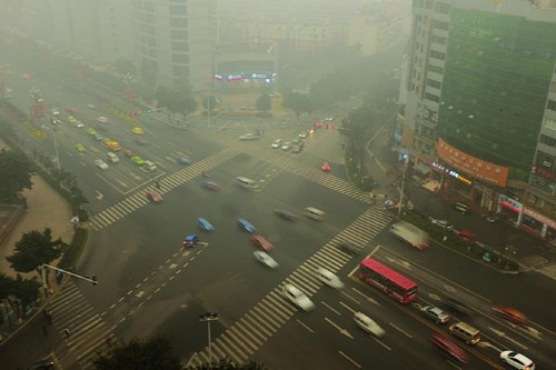 春雨扫尘自贡内江"逃脱"雾霾天 泸州白天变黑(图1) 春雨扫尘自贡内江"逃脱"雾霾天 泸州白天变黑(图1)