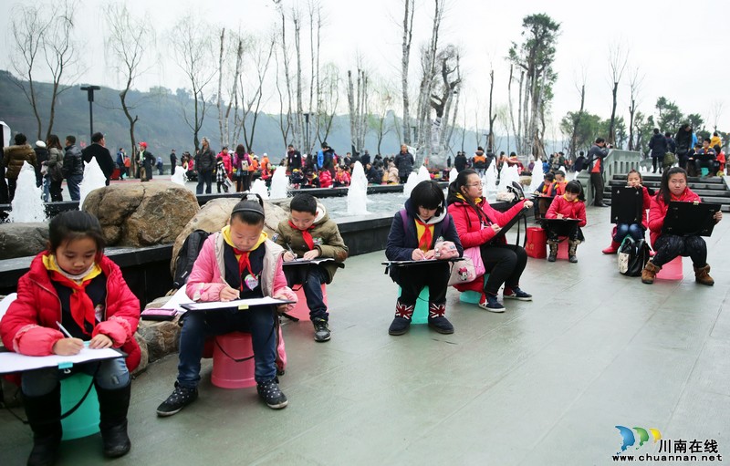 泸州：千名学生同绘春色(图6)