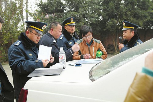 客运站周边整治 查扣黑车40辆(图1) 客运站周边整治 查扣黑车40辆(图1)