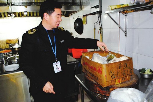 泸州禧羊羊被曝光 肉来历不明,添加剂熬汤(图1) 泸州禧羊羊被曝光 肉来历不明,添加剂熬汤(图1)