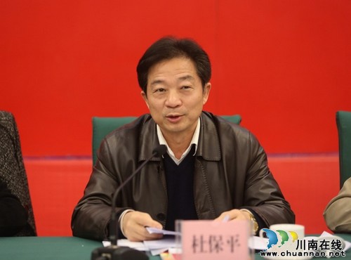 泸州市卫生局召开市直医疗卫生系统党的群众路线教育实践活动动员大会(图3) 泸州市卫生局召开市直医疗卫生系统党的群众路线教育实践活动动员大会(图3)