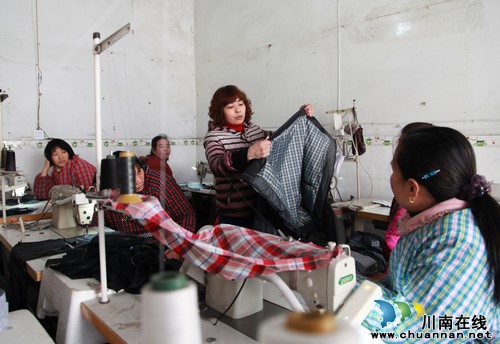 农家女返乡办厂带动姐妹家门口就业(图1) 农家女返乡办厂带动姐妹家门口就业(图1)
